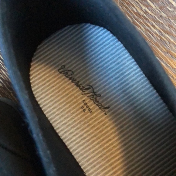 Universal Thread black sneakers - Picture 2 of 7